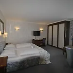 Albona Nova Отель Zuers