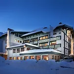Отель Albona Nova Zuers